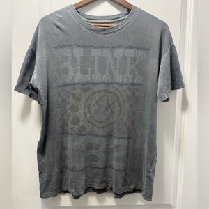 American Eagle Outfitters Dark Gray Band Tee Blink 182 Graphic Tee Size XS/S